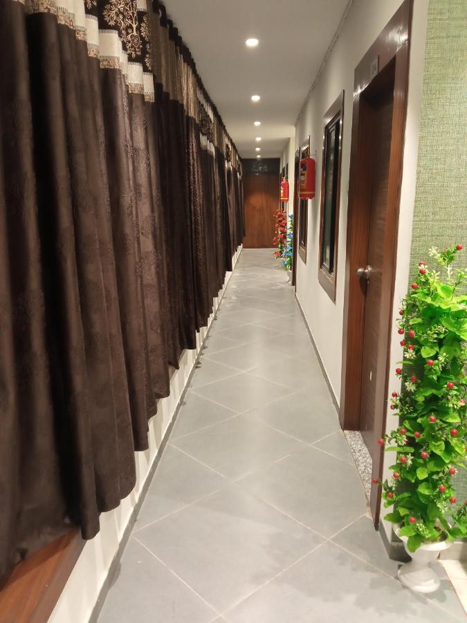 Hotel Mansarovar,Βαντοντάρα Εξωτερικό φωτογραφία