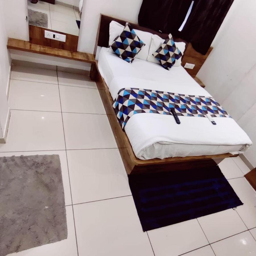 Hotel Mansarovar,Βαντοντάρα Εξωτερικό φωτογραφία