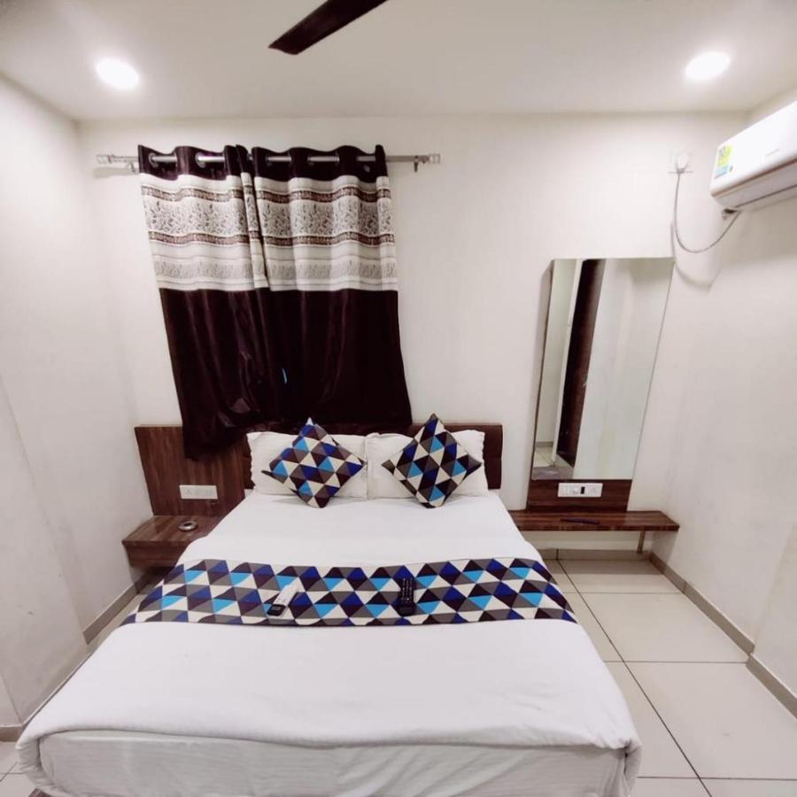 Hotel Mansarovar,Βαντοντάρα Εξωτερικό φωτογραφία