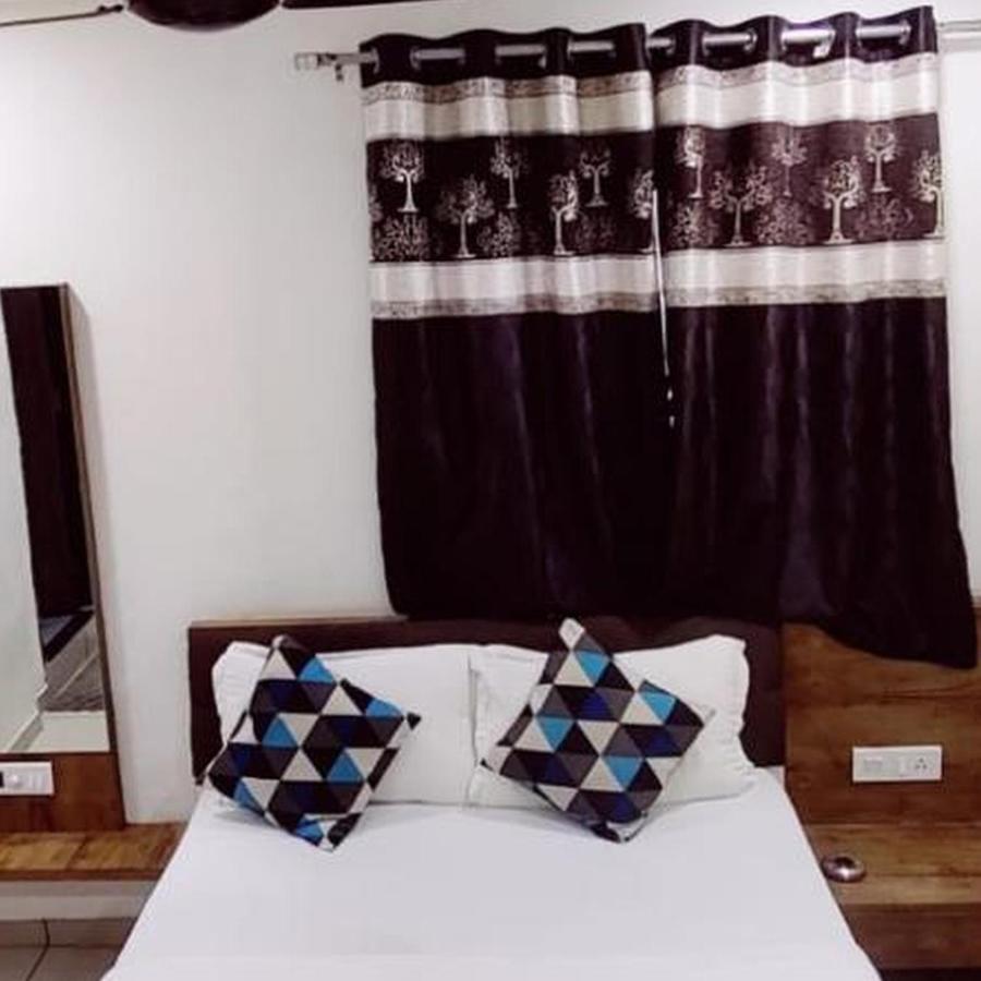 Hotel Mansarovar,Βαντοντάρα Εξωτερικό φωτογραφία