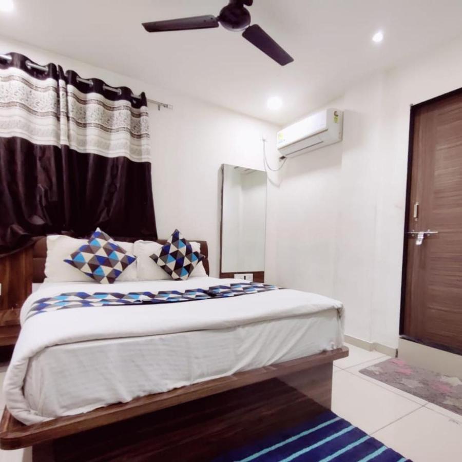 Hotel Mansarovar,Βαντοντάρα Εξωτερικό φωτογραφία