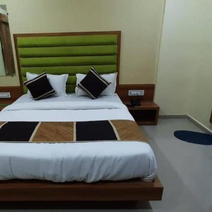 Hotel Mansarovar,Βαντοντάρα Εξωτερικό φωτογραφία