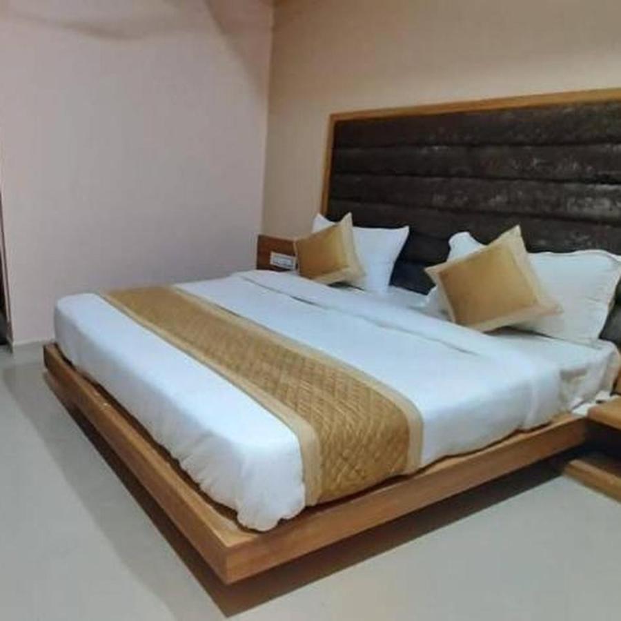 Hotel Mansarovar,Βαντοντάρα Εξωτερικό φωτογραφία