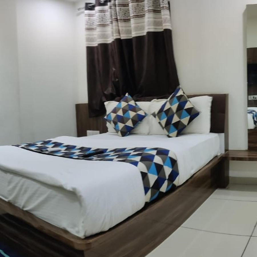 Hotel Mansarovar,Βαντοντάρα Εξωτερικό φωτογραφία