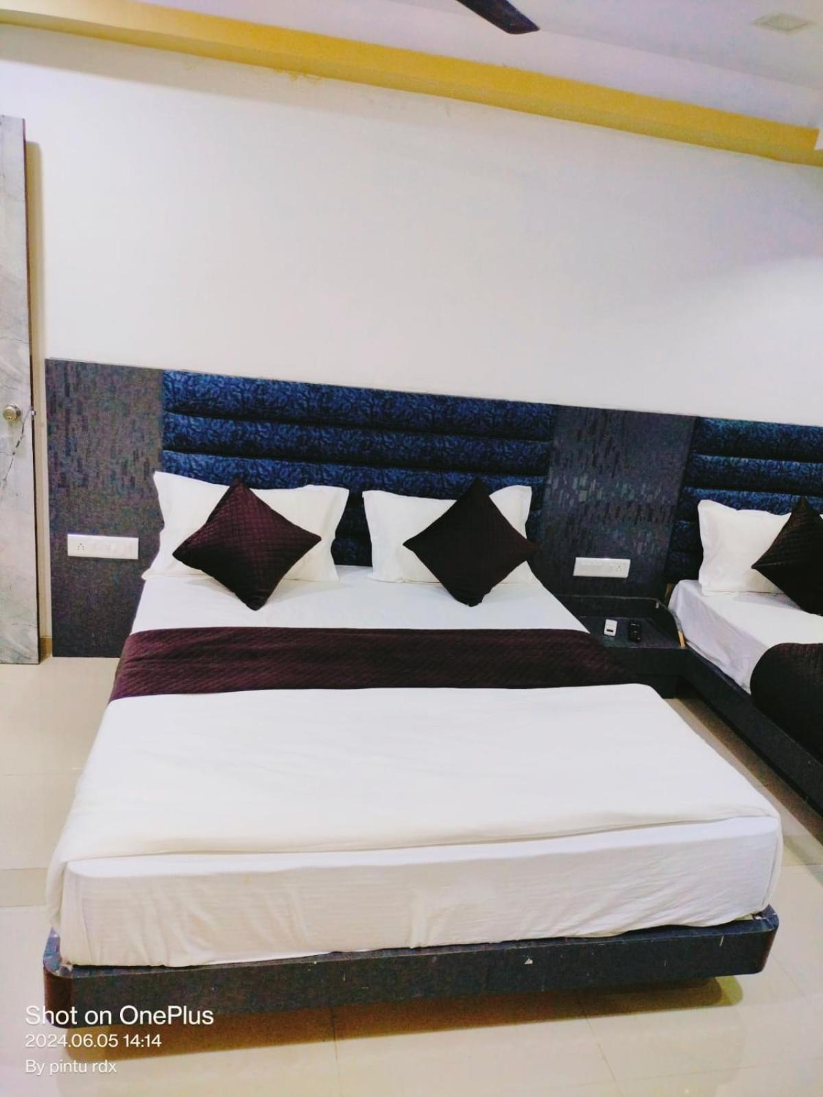 Hotel Mansarovar,Βαντοντάρα Εξωτερικό φωτογραφία