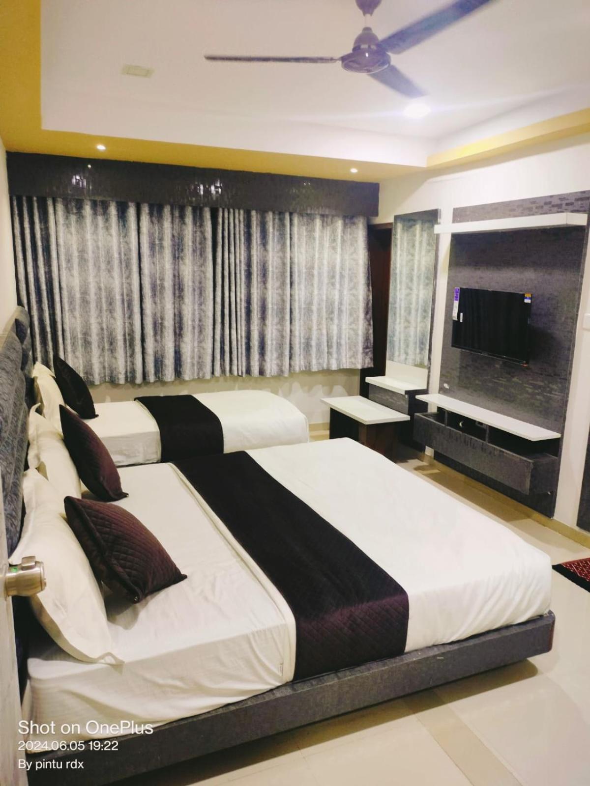 Hotel Mansarovar,Βαντοντάρα Εξωτερικό φωτογραφία